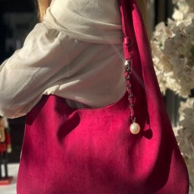 Hobo bag in Manchette color with key ring with chain and pearl