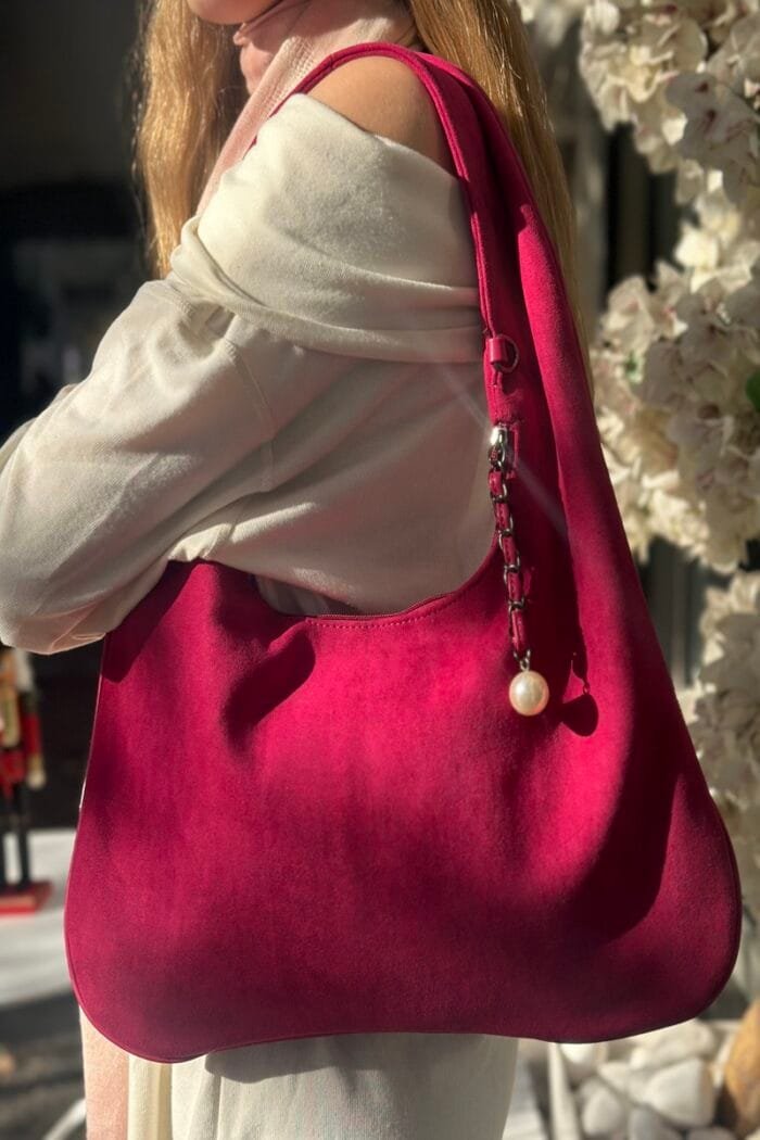 Hobo bag in Manchette color with key ring with chain and pearl