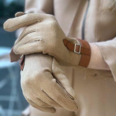 Γάντια Camel με δερμάτινη λεπτομέρειά και αγκράφα