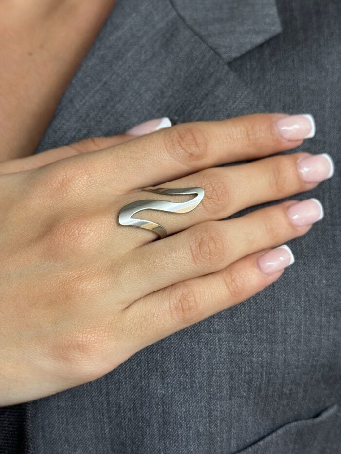 Stainless Steel ring with a glimmering pattern