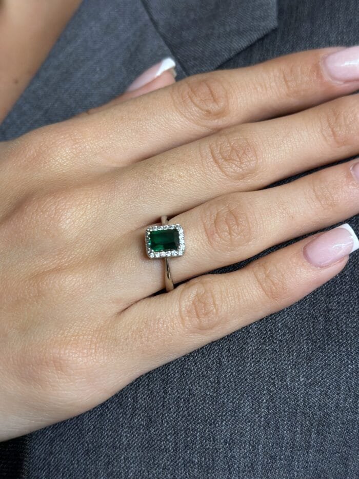 Silver ring 925° Mono stone in rectangular shape with green Swarovski stone and cubic zirconia - Image 2