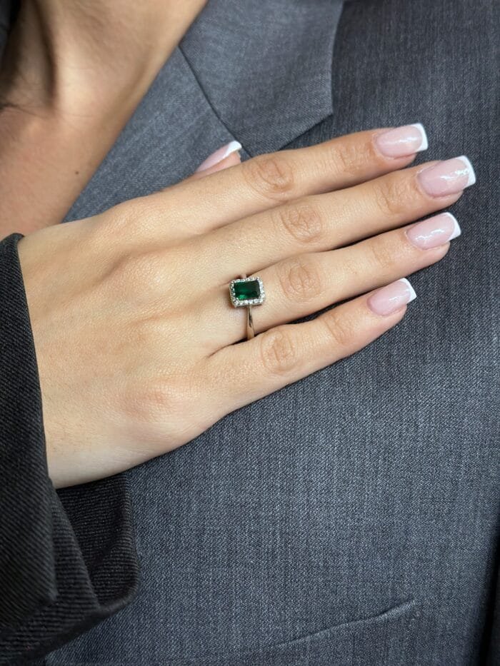 Silver ring 925° Mono stone in rectangular shape with green Swarovski stone and cubic zirconia