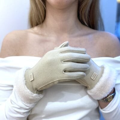 Gloves with fuzz in beige color