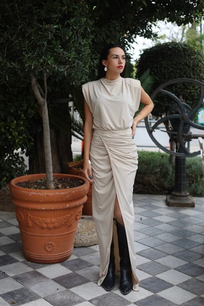 Long dress with ruffle in beige color