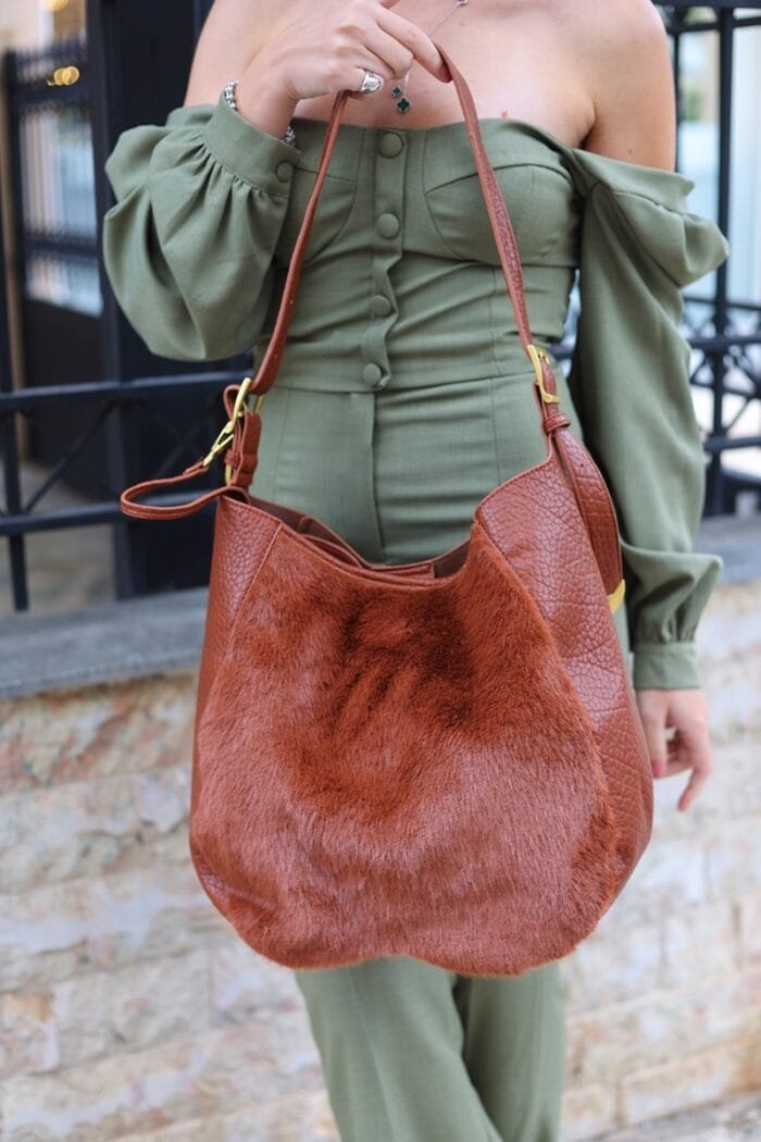 Hobo bag with fur in brown color