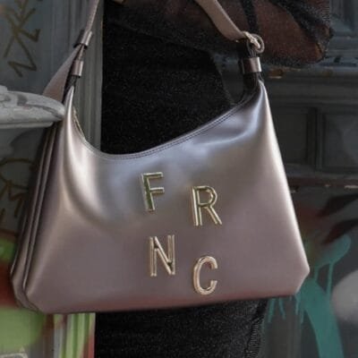 Τσάντα FRNC Hobo με logo σε χρυσό μεταλιζέ χρώμα