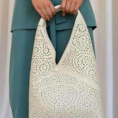 Τσάντα Hobo διάτρητη σε μπεζ χρώμα